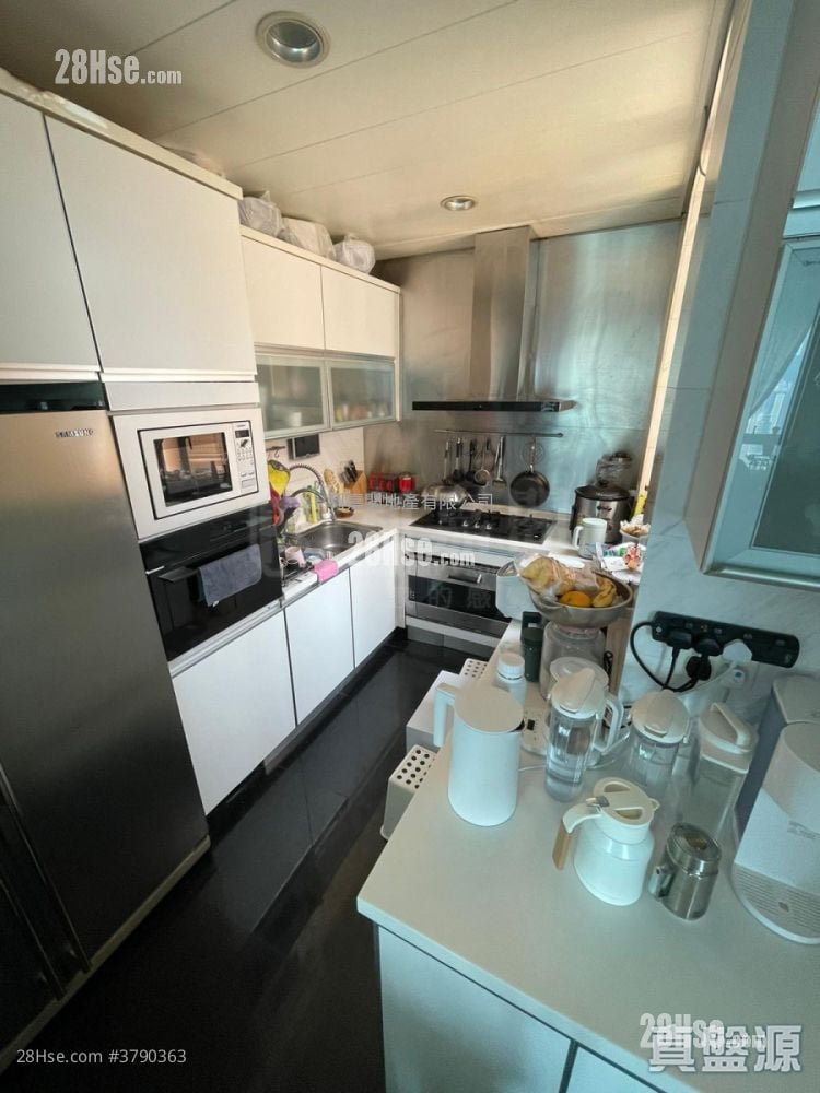 Vision City Sell 4 Bedrooms , 2 Bathrooms 2,147 ft²