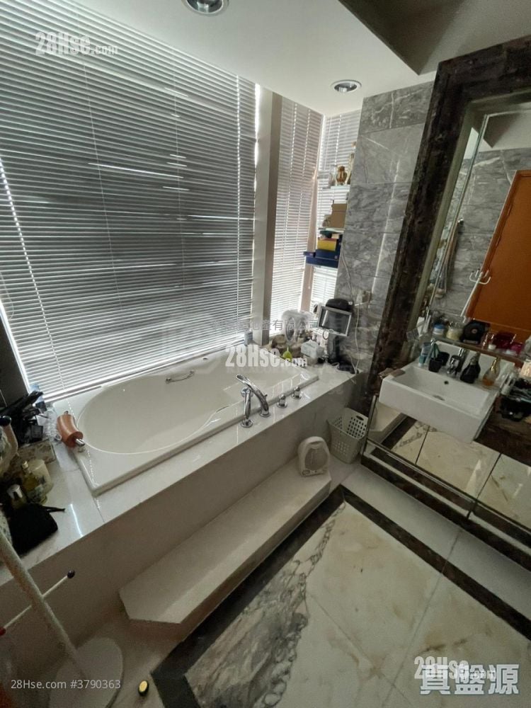 Vision City Sell 4 Bedrooms , 2 Bathrooms 2,147 ft²