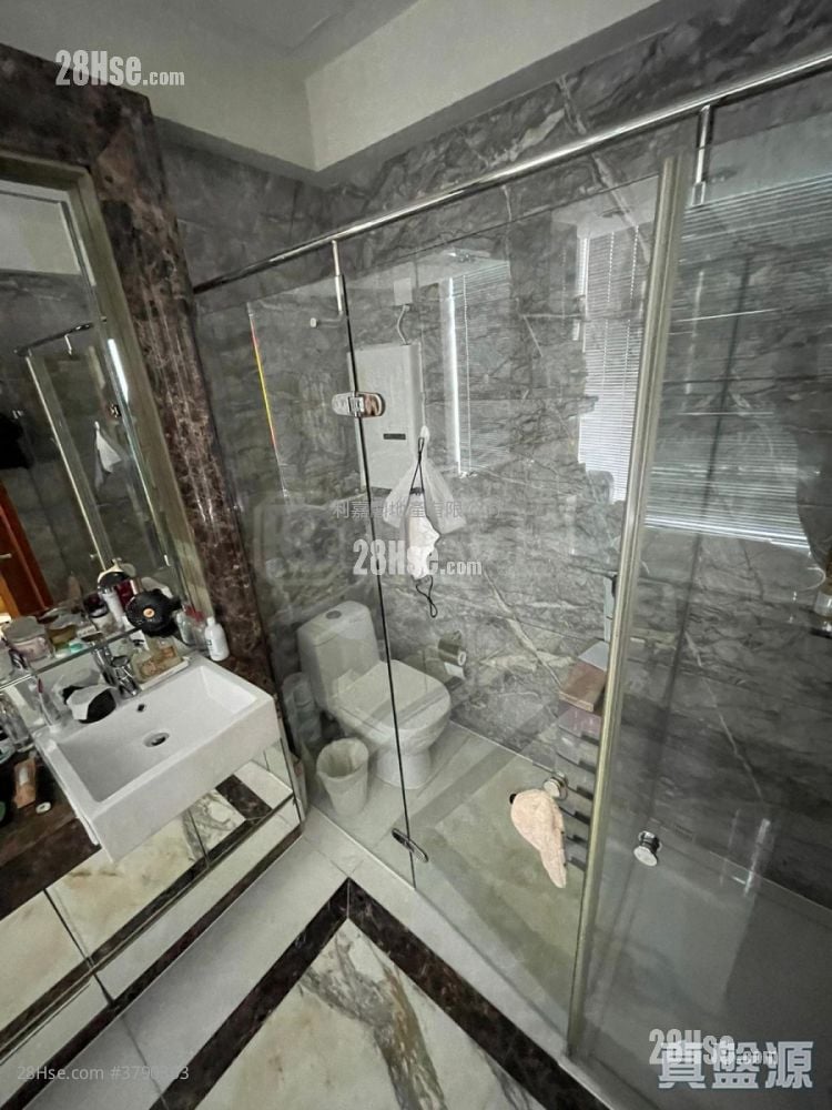 Vision City Sell 4 Bedrooms , 2 Bathrooms 2,147 ft²