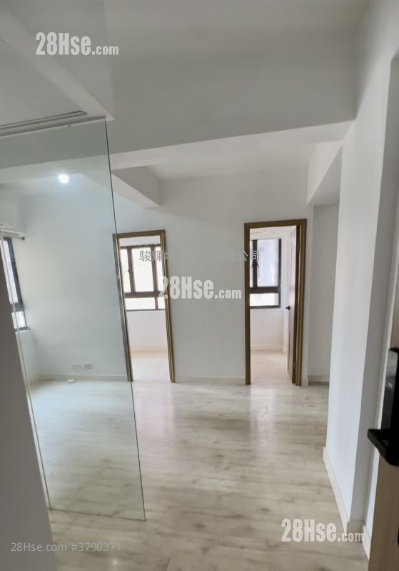 Kam Tong Building Sell 3 Bedrooms , 2 Bathrooms 515 ft²