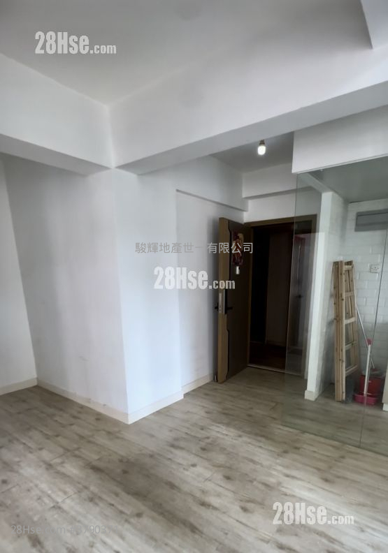 Kam Tong Building Sell 3 Bedrooms , 2 Bathrooms 515 ft²