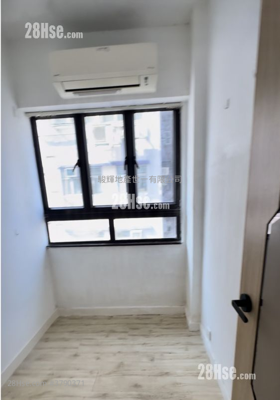 Kam Tong Building Sell 3 Bedrooms , 2 Bathrooms 515 ft²