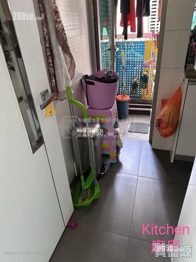 Trinity Towers Sell 3 Bedrooms 708 ft²