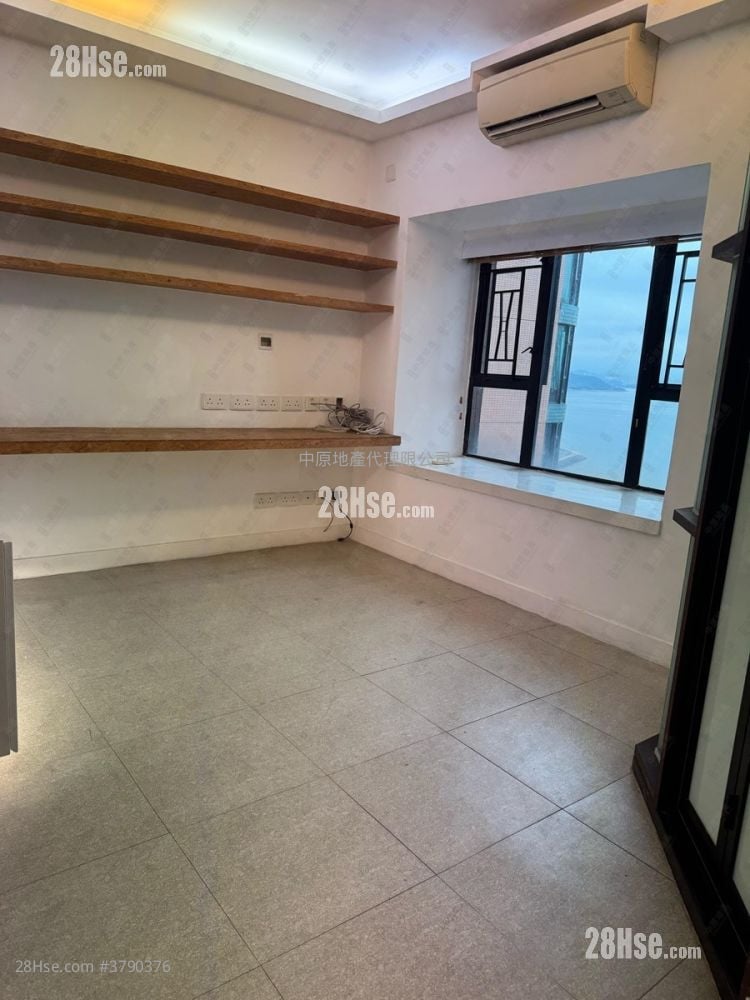 Villa Athena Sell 3 Bedrooms , 2 Bathrooms 727 ft²