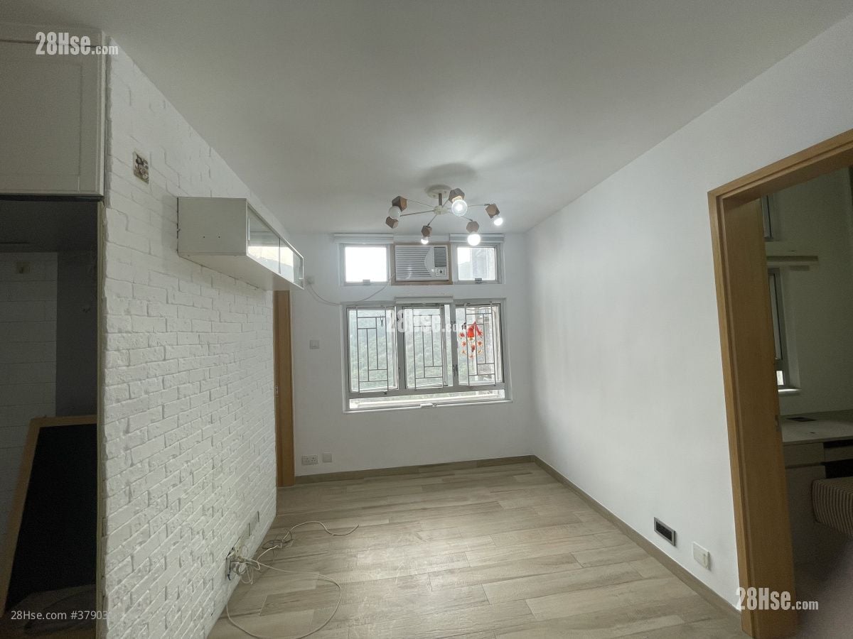 Ching Wah Court Sell 2 Bedrooms , 1 Bathroom 401 ft²