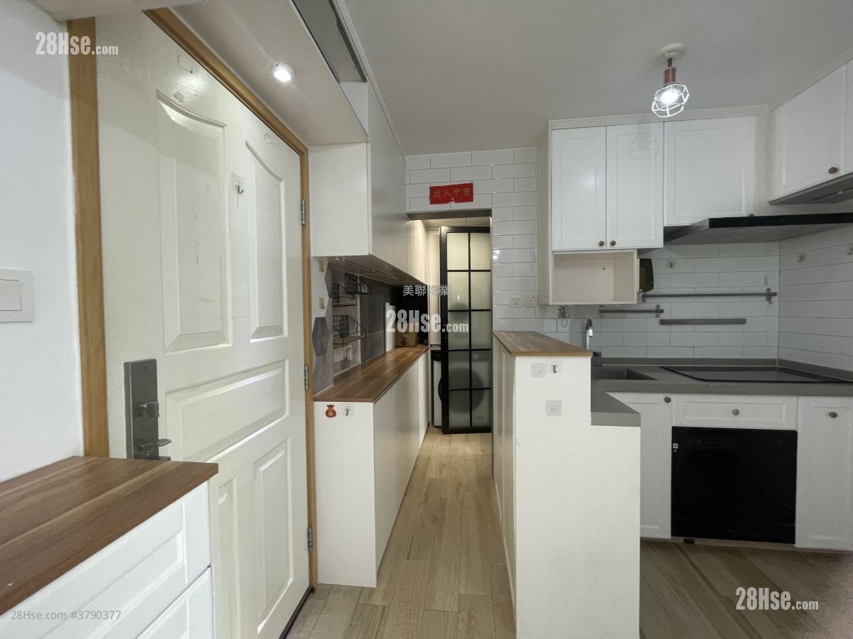 Ching Wah Court Sell 2 Bedrooms , 1 Bathroom 401 ft²