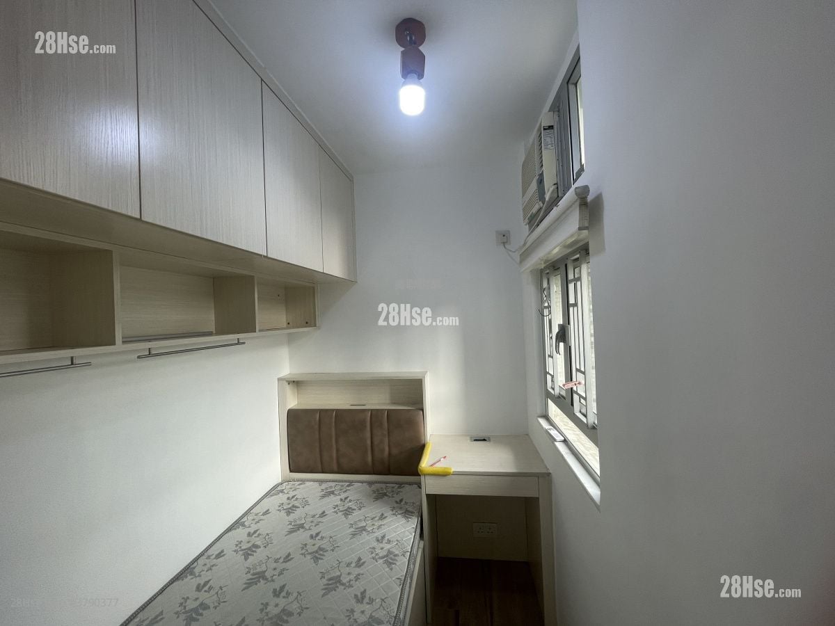 Ching Wah Court Sell 2 Bedrooms , 1 Bathroom 401 ft²