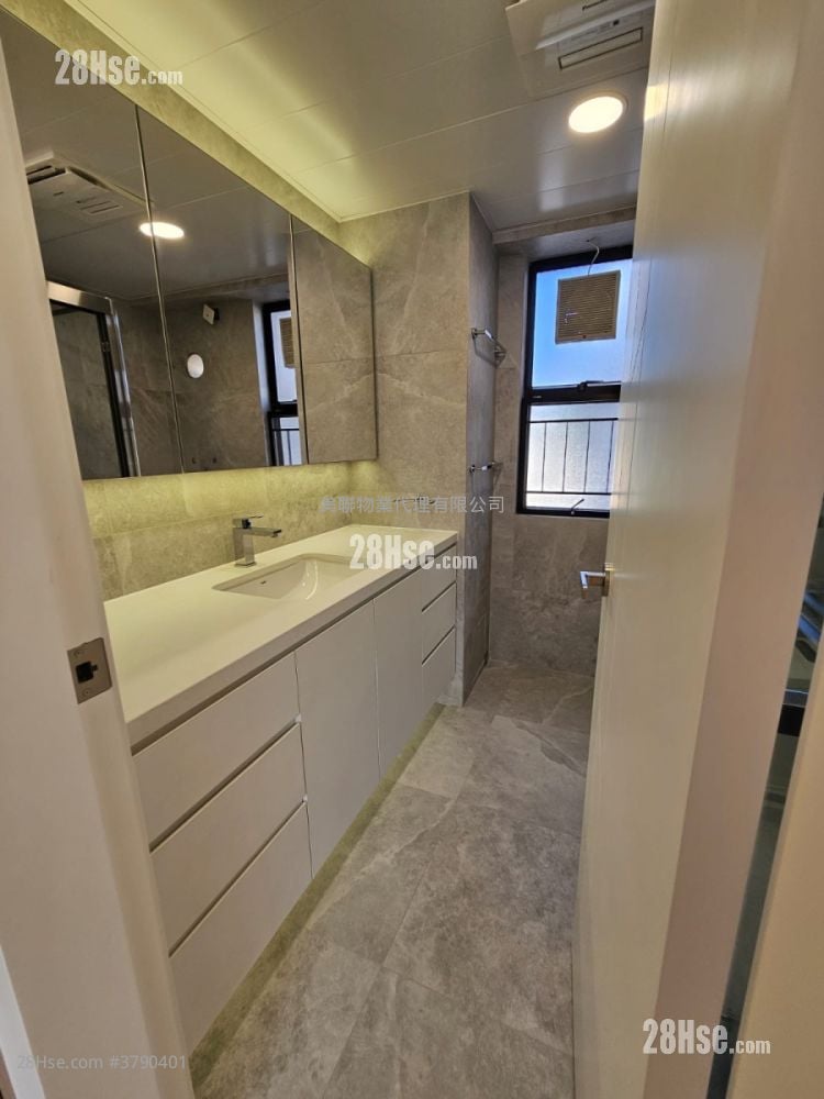 Greenwood Terrace Sell 3 Bedrooms , 2 Bathrooms 1,143 ft²