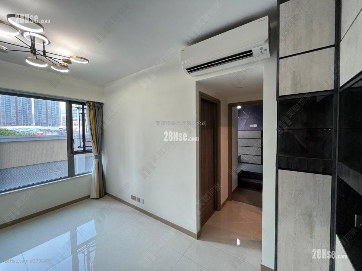 Aurora Sell 2 Bedrooms 423 ft²