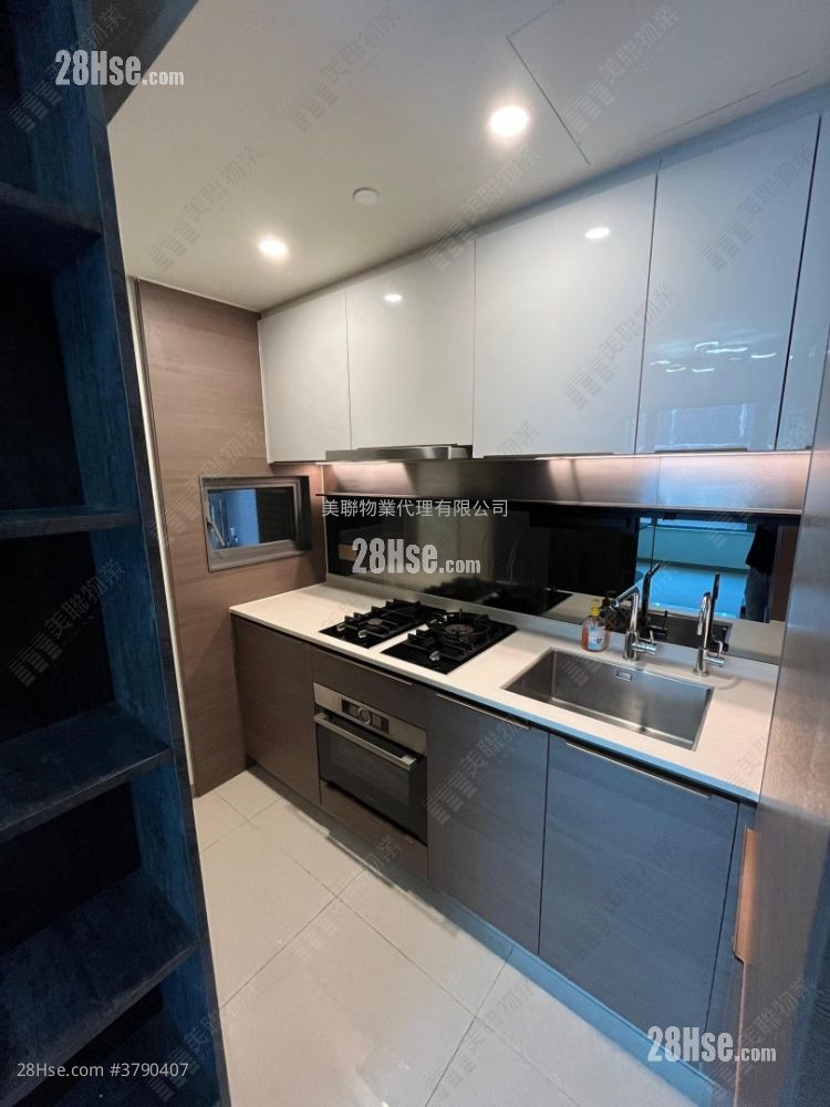 Aurora Sell 2 Bedrooms 423 ft²