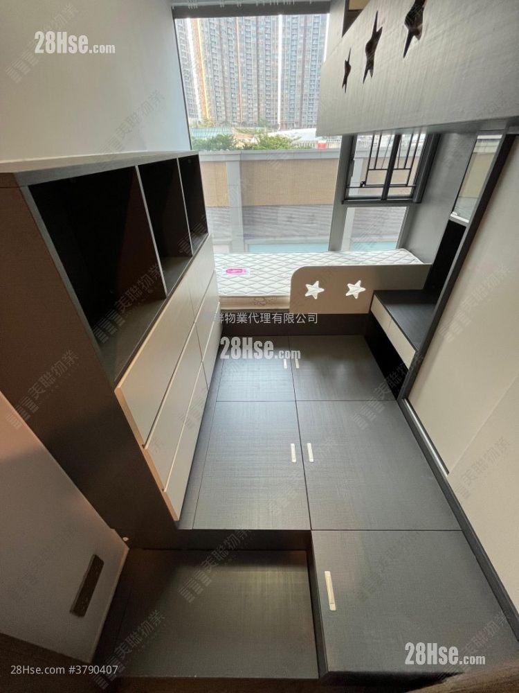 Aurora Sell 2 Bedrooms 423 ft²