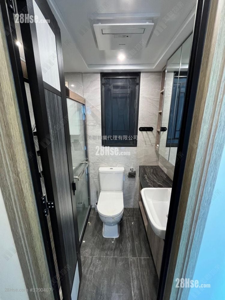 Aurora Sell 2 Bedrooms 423 ft²