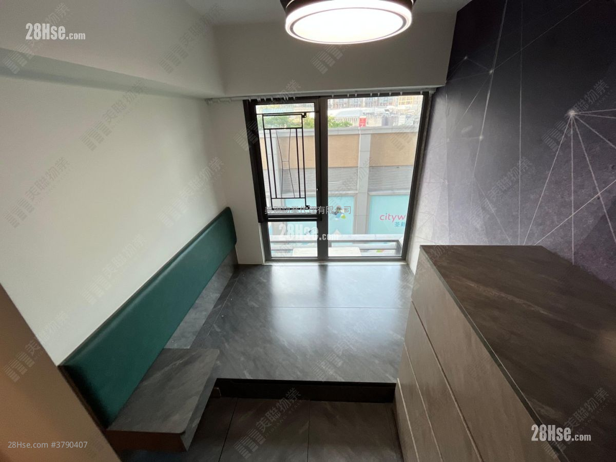 Aurora Sell 2 Bedrooms 423 ft²