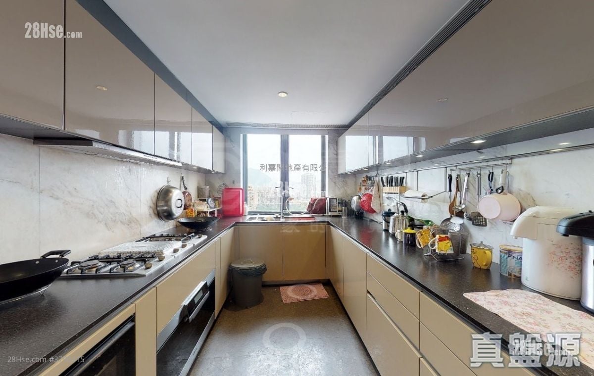 Dunbar Place Sell 4 Bedrooms 2,032 ft²