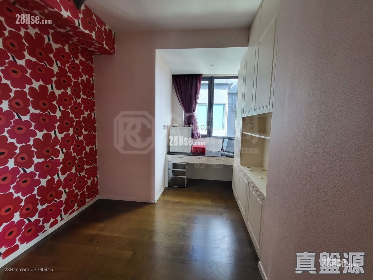 Dunbar Place Sell 4 Bedrooms 2,032 ft²