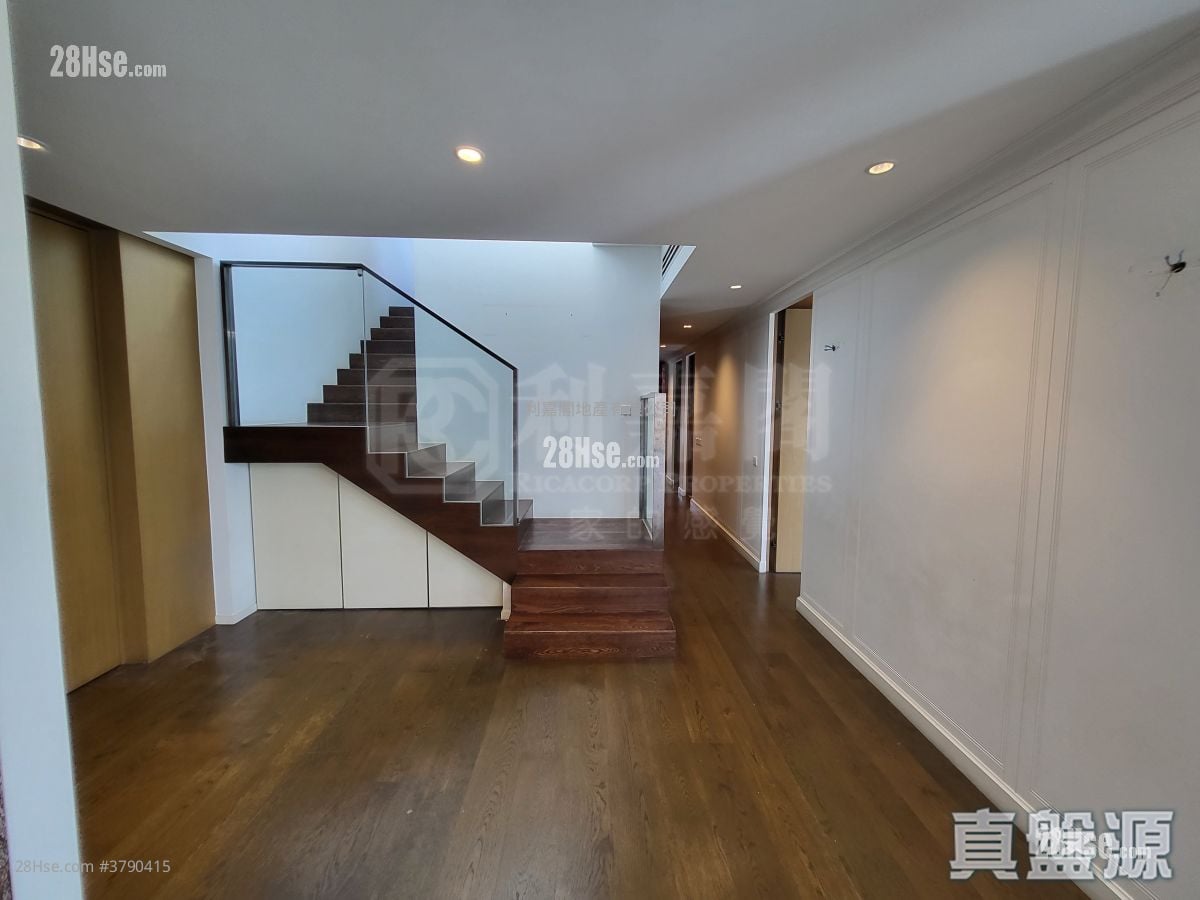 Dunbar Place Sell 4 Bedrooms 2,032 ft²