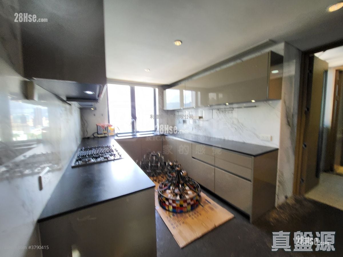 Dunbar Place Sell 4 Bedrooms 2,032 ft²