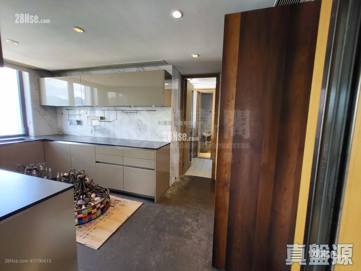 Dunbar Place Sell 4 Bedrooms 2,032 ft²