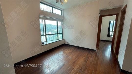 living room: East Point City Sell 2 Bedrooms , 1 Bathroom 463 ft²