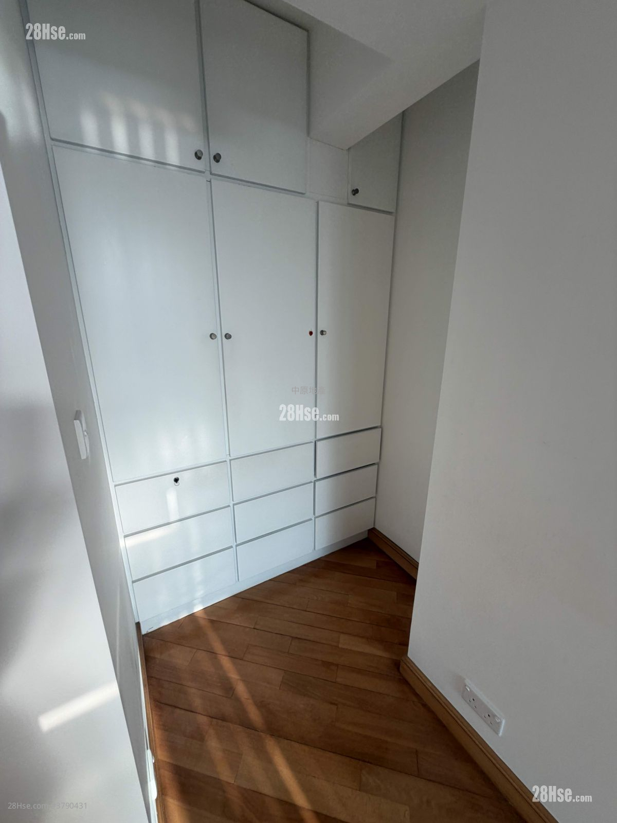 Botania Villa Sell 3 Bedrooms 819 ft²