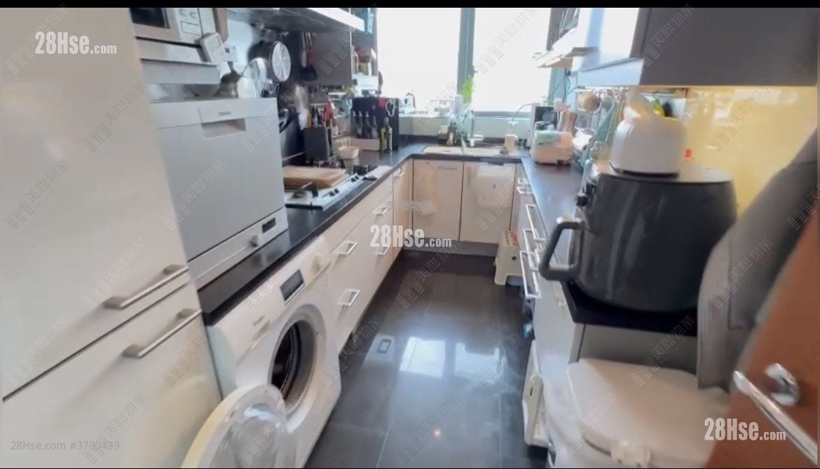 君临天下 租盘 3 房 , 2 浴室 1,049 平方尺