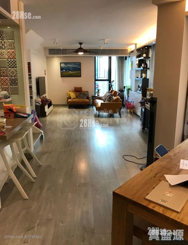 Royal Ascot Sell 3 Bedrooms 1,479 ft²