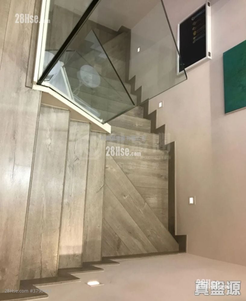 Royal Ascot Sell 3 Bedrooms 1,479 ft²