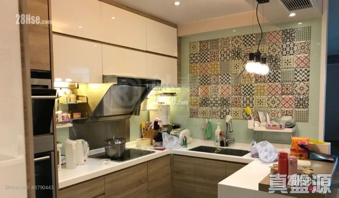 Royal Ascot Sell 3 Bedrooms 1,479 ft²