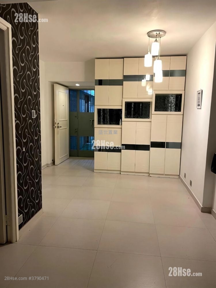 Lucky Plaza Sell 2 Bedrooms 326 ft²