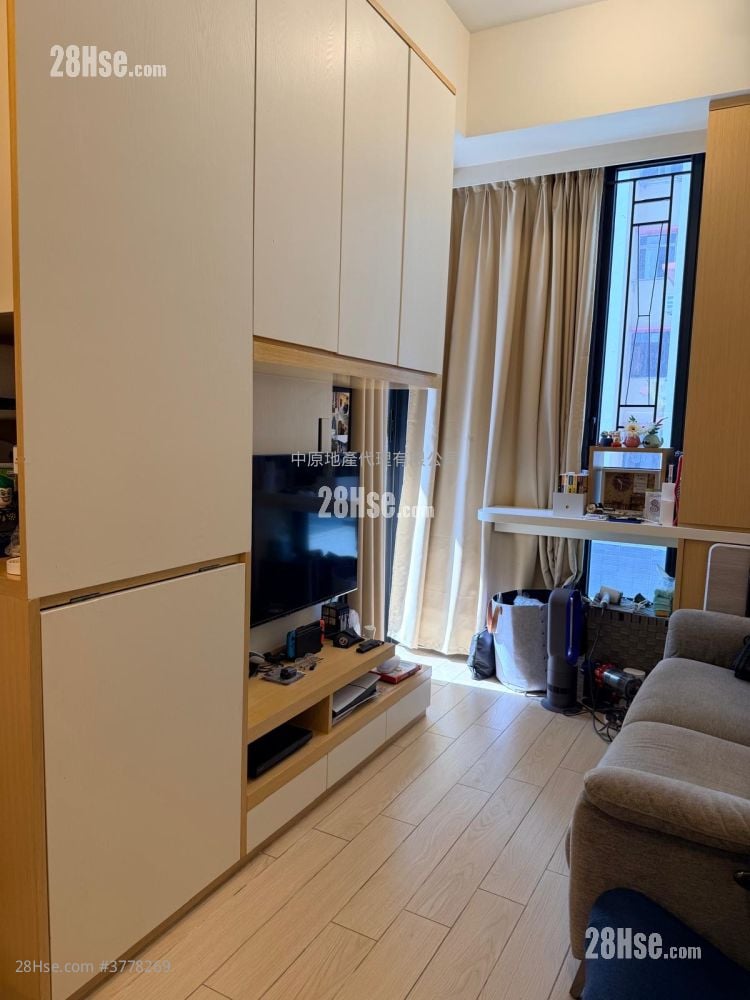 Edition 178 Sell Studio , 1 Bathroom 251 ft²