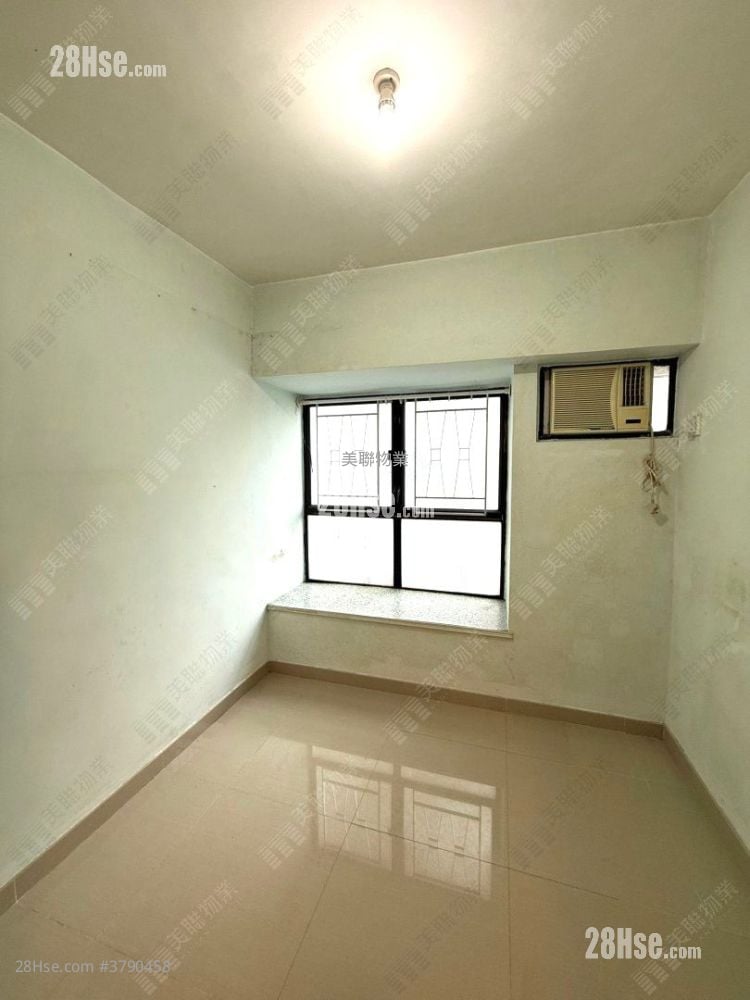 冠峰园 售盘 3 房 720 平方尺