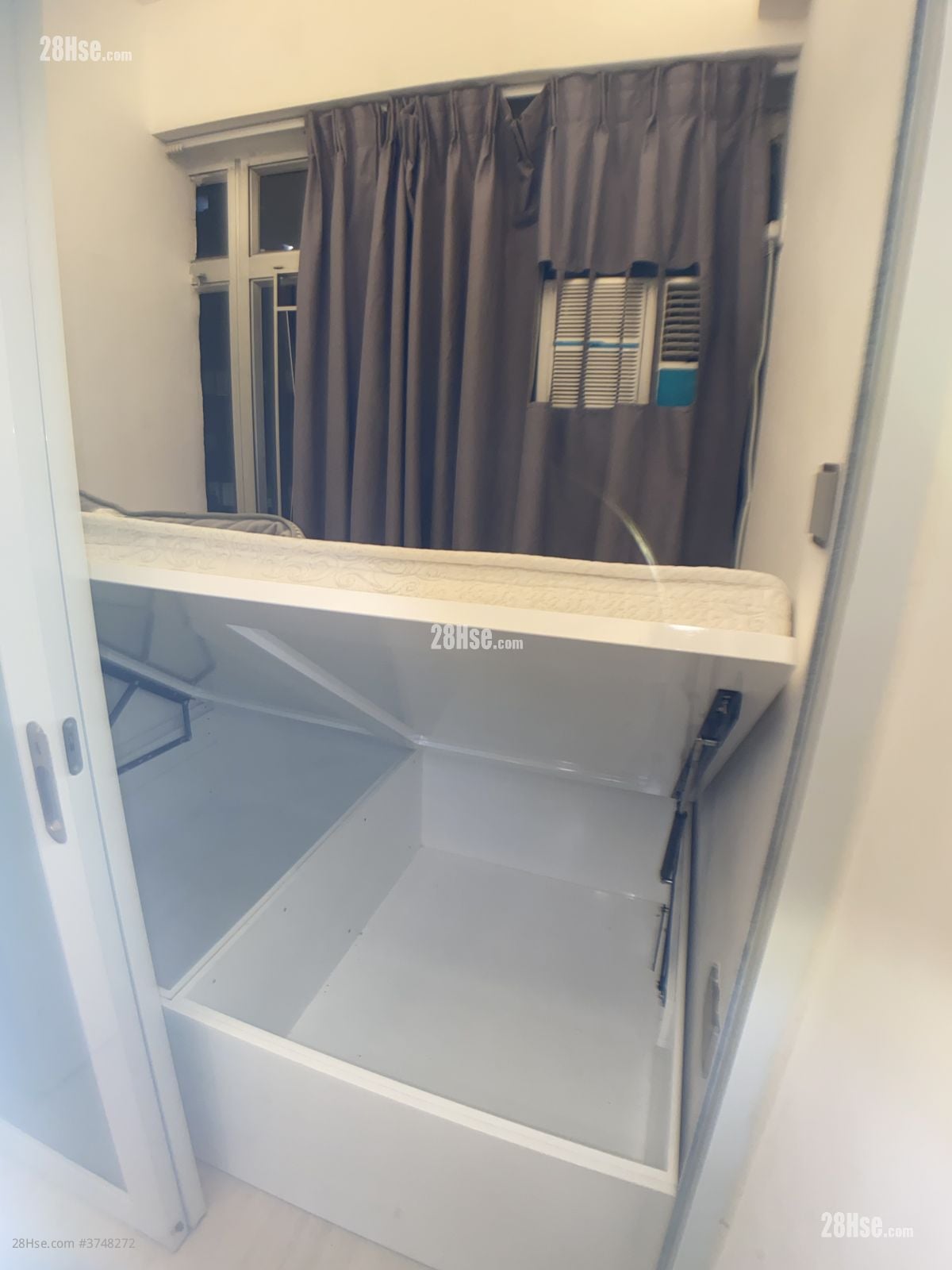 Rialto Mansion Rental 1 Bedroom , 1 Bathroom 150 ft²