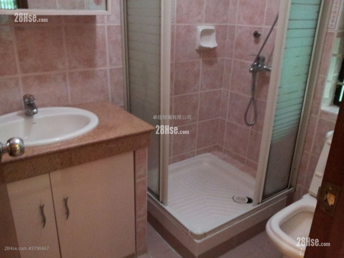 村屋 租盘 3 房 , 2 浴室 630 平方尺