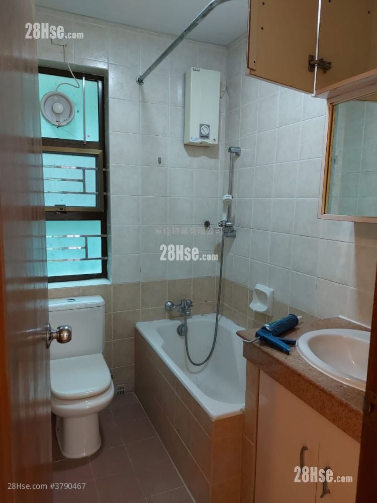 村屋 租盘 3 房 , 2 浴室 630 平方尺