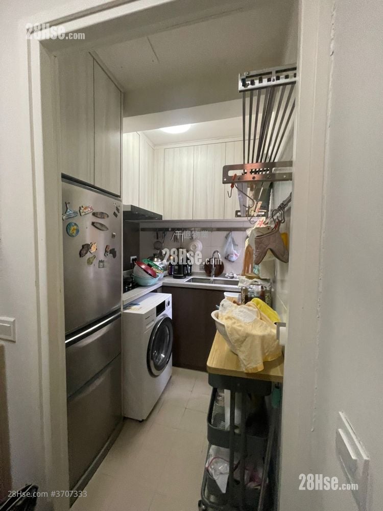 Lai Tsui Court Sell 3 Bedrooms , 1 Bathroom 388 ft²