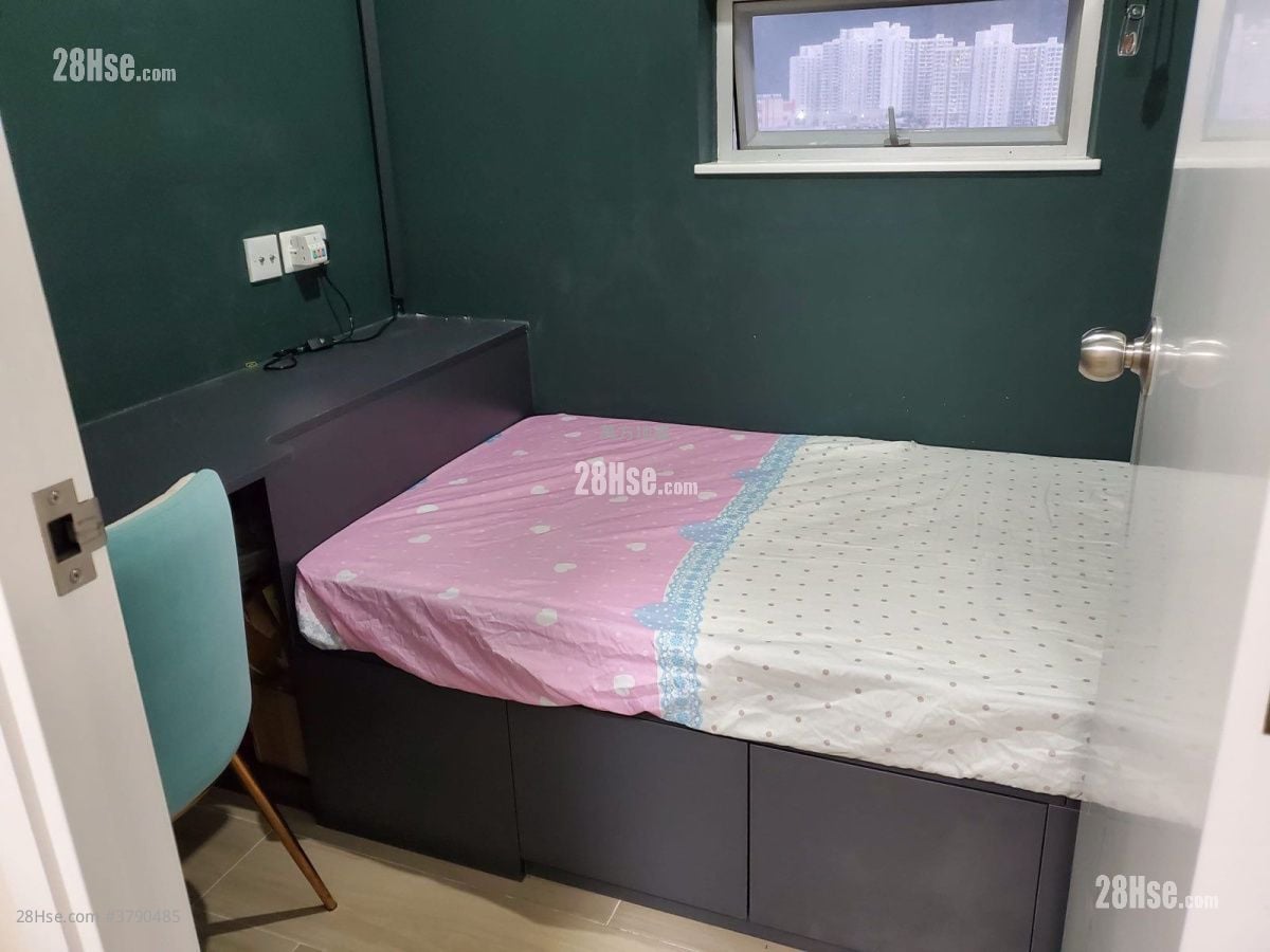 Yuk Wo Court Sell 2 Bedrooms , 1 Bathroom 295 ft²