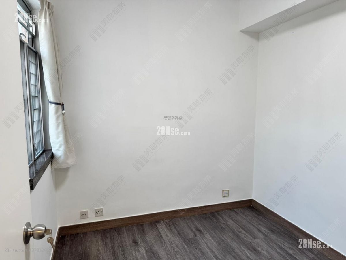 Sunshine City Rental 3 Bedrooms , 1 Bathroom 490 ft²