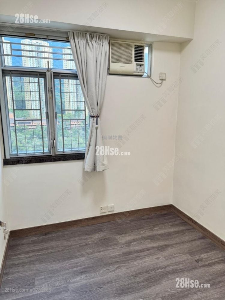 Sunshine City Rental 3 Bedrooms , 1 Bathroom 490 ft²