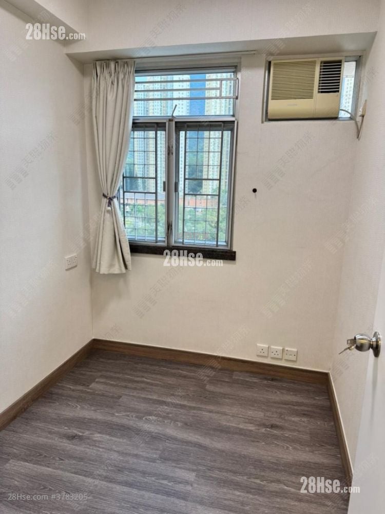 Sunshine City Rental 3 Bedrooms , 1 Bathroom 490 ft²