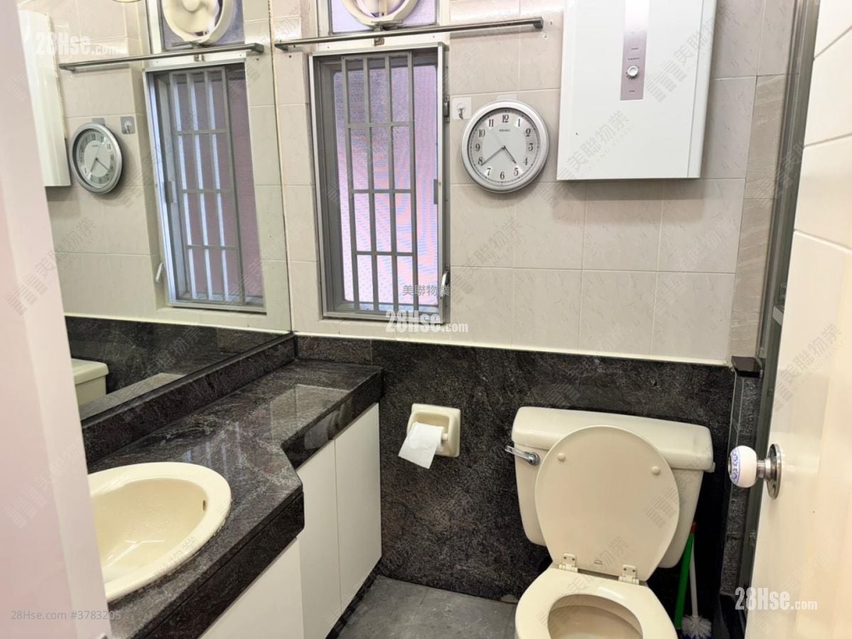 Sunshine City Rental 3 Bedrooms , 1 Bathroom 490 ft²