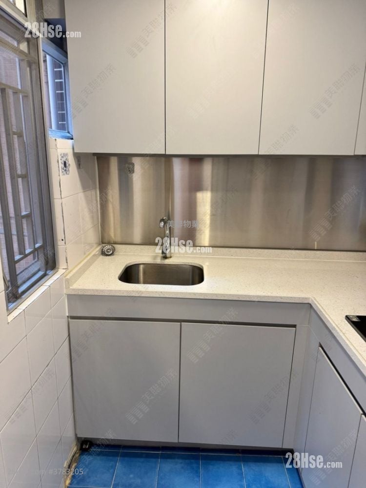 Sunshine City Rental 3 Bedrooms , 1 Bathroom 490 ft²