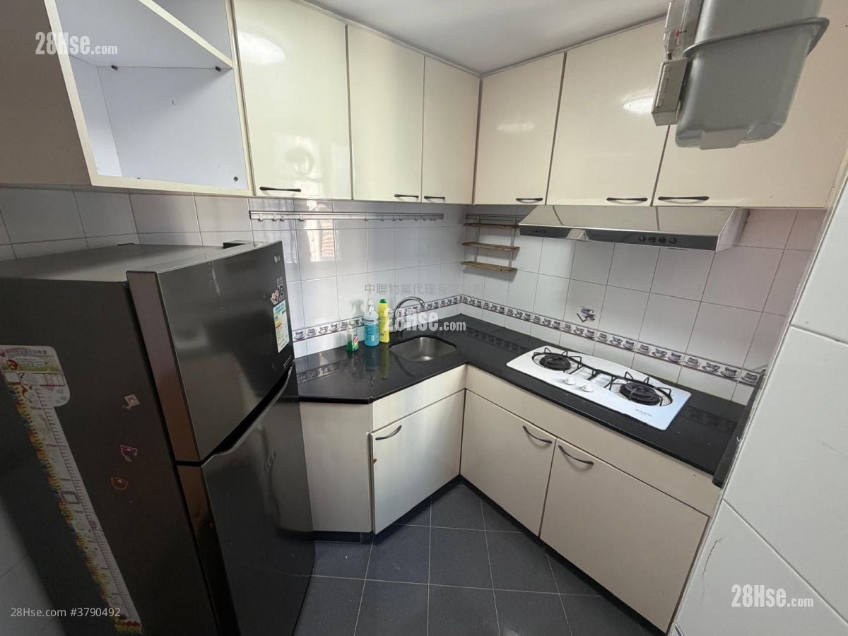 King Tin Court Sell 2 Bedrooms , 1 Bathroom 431 ft²