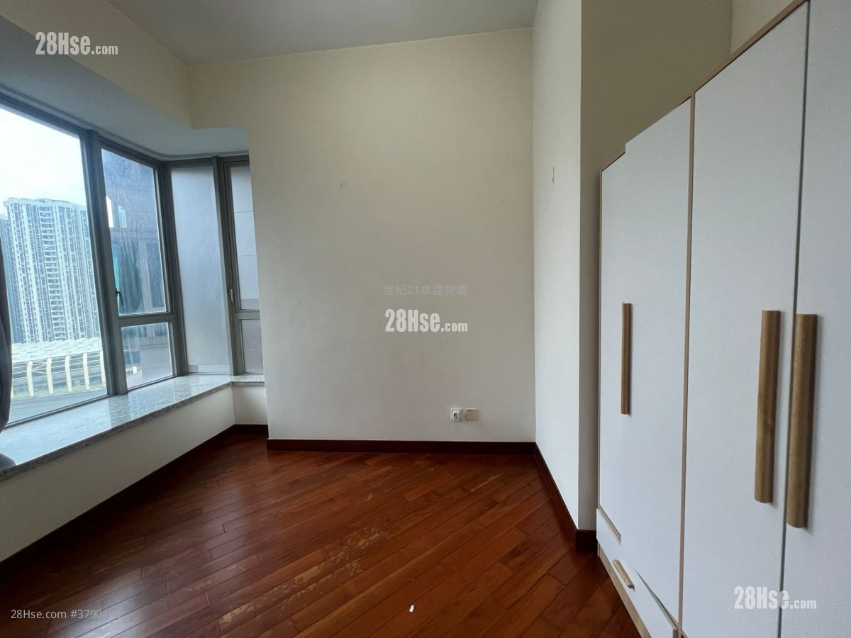 The Coronation Sell 2 Bedrooms , 1 Bathroom 513 ft²