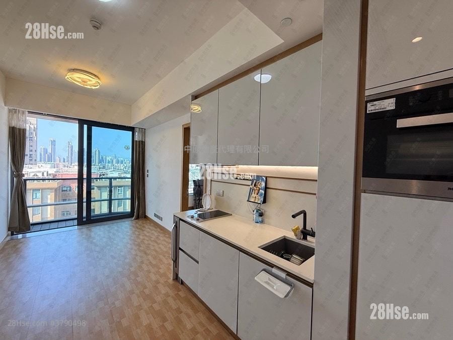 128 Waterloo Sell 1 Bedroom 342 ft²