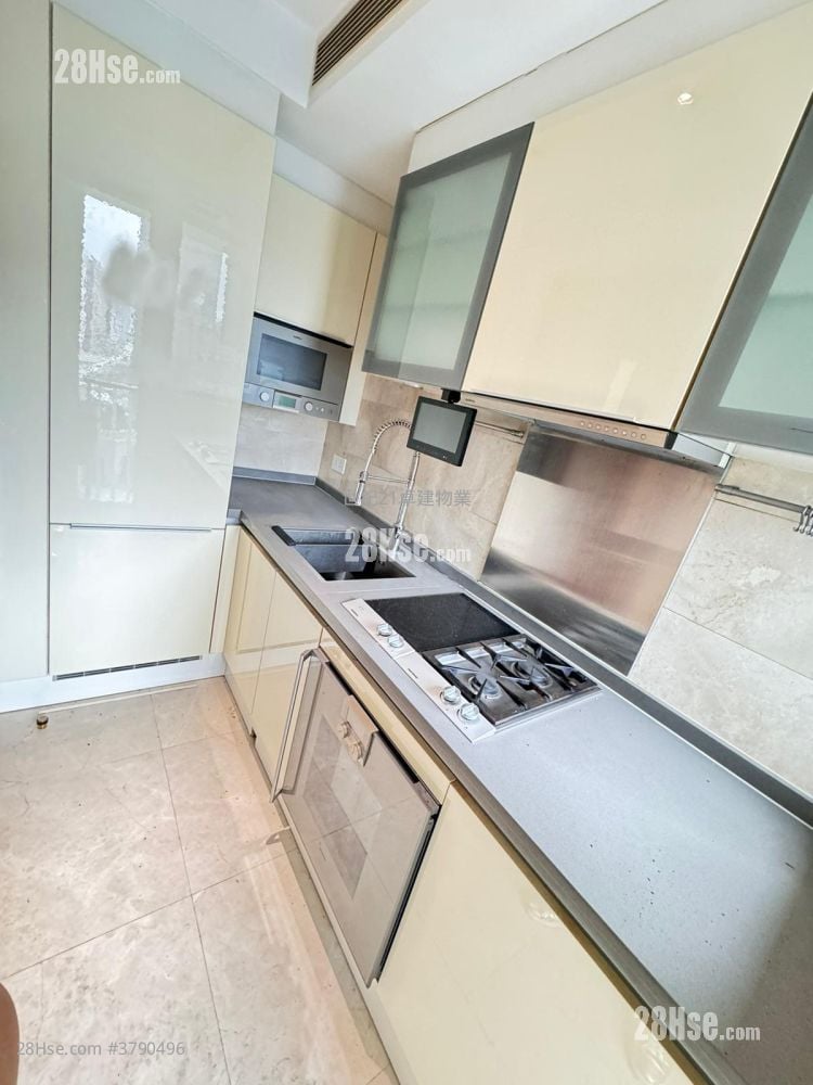 The Coronation Sell 2 Bedrooms , 1 Bathroom 513 ft²