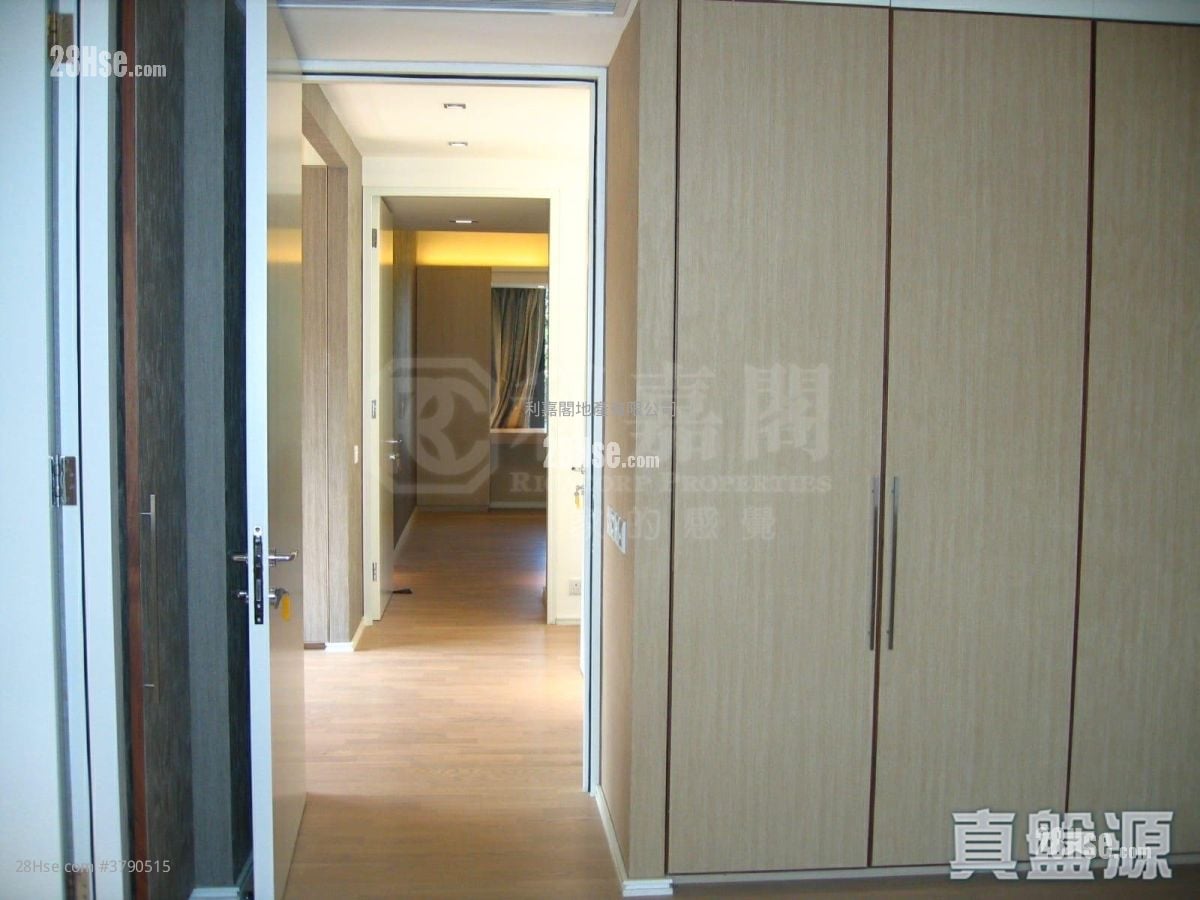 King's Park Hill Sell 4 Bedrooms 2,333 ft²