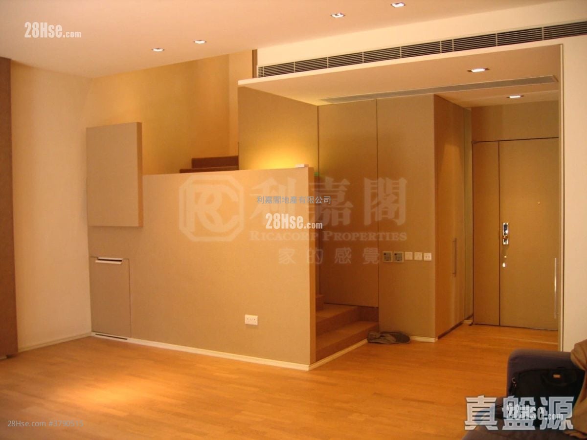 King's Park Hill Sell 4 Bedrooms 2,333 ft²