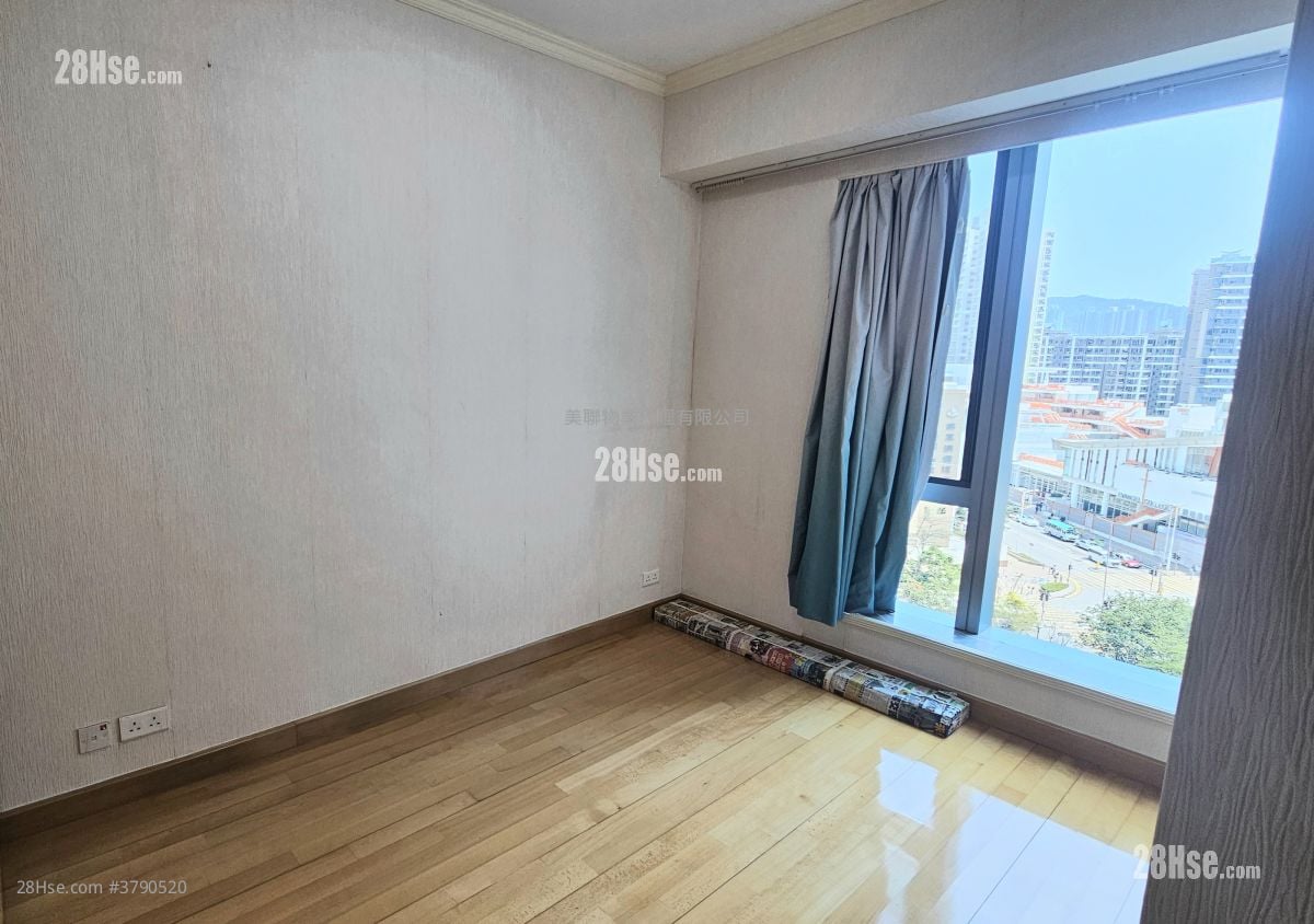 The Parkside Sell 3 Bedrooms 726 ft²