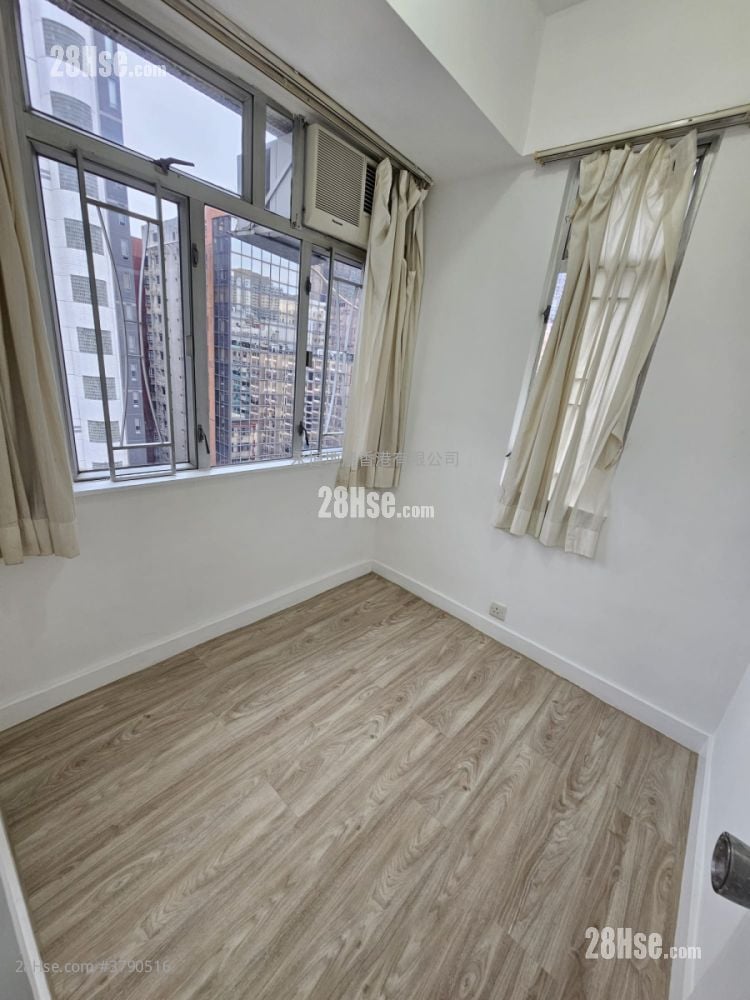 Hung Yat Building Sell 2 Bedrooms , 1 Bathroom 342 ft²