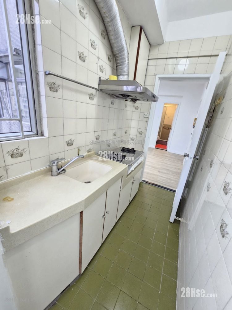 Hung Yat Building Sell 2 Bedrooms , 1 Bathroom 342 ft²
